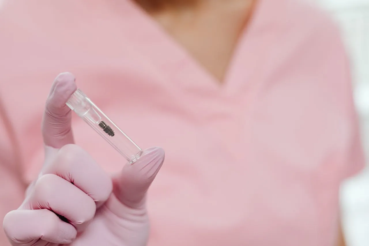 Premium titanium dental implant post used at top Antalya clinics — the same internationally accredited brands (Straumann, Nobel Biocare) available in Turkey at 70% lower cost